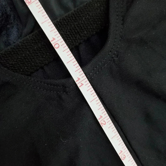 Women's INCHES AWAY One Piece Swimsuit SZ 10 Black Slimming Tummy Flatter Square - Picture 14 of 14